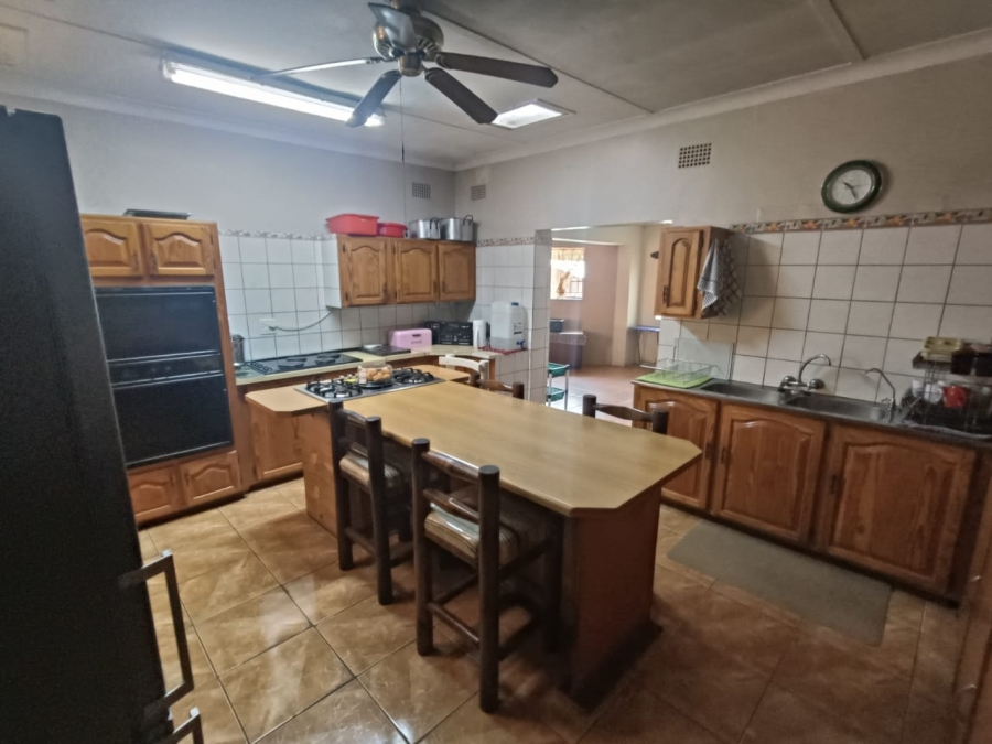 To Let 3 Bedroom Property for Rent in Oos Einde North West